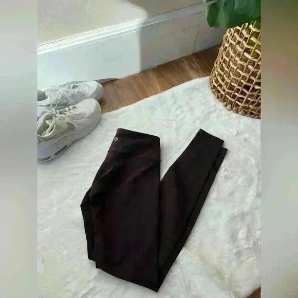 Like New Lululemon Leggings - Picture 5 of 6